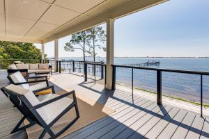 Private Beach and Bay View Luxury Navarre Escape!