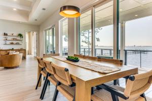 Private Beach and Bay View Luxury Navarre Escape!