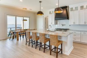 Private Beach and Bay View Luxury Navarre Escape!