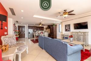 2BR Condo with Private Terrace - Ocean View - Pool