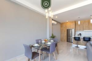 New 2 BR Condo with Private Terrace - BBQ