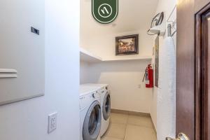 2BR Condo with Private Terrace - Ocean View - Pool