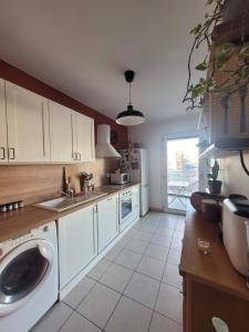 Gerland T2 standing - balcon - parking privé souterrain