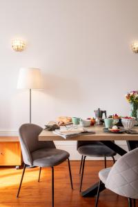 Aurora Heights Apartment by LovelyStay