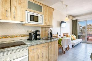 Sea View Studio with Pool in Benalbeach