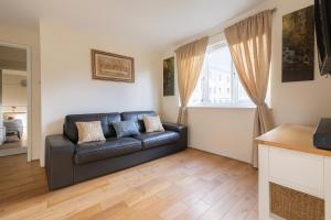Stylish 1BR Deptford Apartment Wi-Fi & Authentic London Living for 4