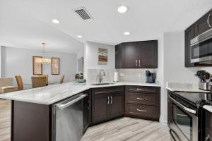 New listing! Direct oceanfront with private balcony, pool, and hot tub