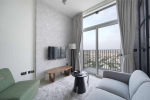 Free housekeeping visits during your stay - StayShort - Dubai Hills sleeps 2 with Private Balcony