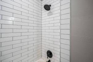 2 Bedroom - Gated Parking - Fully Equipped Kitchen