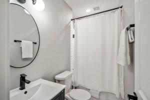 2-Bedroom - Equipped Kitchen - Gated Parking!