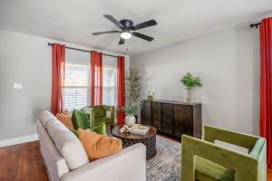 2-Bedroom - Equipped Kitchen - Gated Parking!