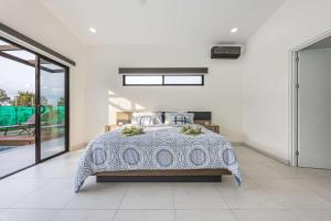 Uvita-New luxury-sleeps 6-private pool-huge patio