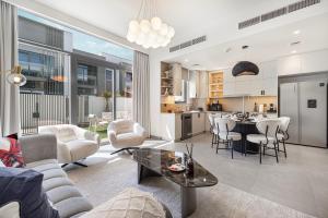 Upscale 4BR Villa, Bali Pool, Resort Escape