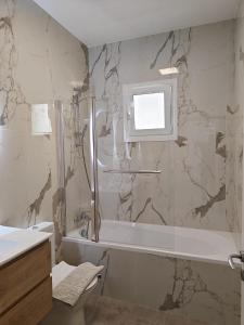 Brand new sea view walking distance to the sea 200m