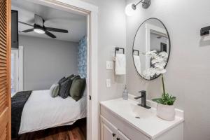 Chic, Fully Equipped Studio With Gated Parking!