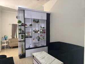 Karenra Guest House di Pusat Kota, Dengan 3 Kamar