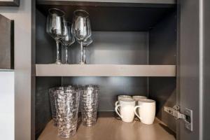 Sleek Studio With Private Parking Near Tx Med Ctr