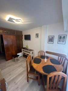 Amplio monoambiente subdividido zona centro