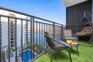 DVH Luxe Retreats 1BR Yas Island near Ferrari World & Mall