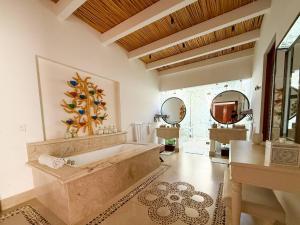 Casa Calixta Oceanfront Luxury home