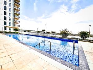 DVH Luxe Retreats 1BR Yas Island near Ferrari World & Mall