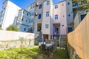 Alegria Rubi - Urban Oasis with Garden