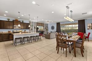 Upstay Renovated 9 Bedroom Home with Movie Theater & Games Room