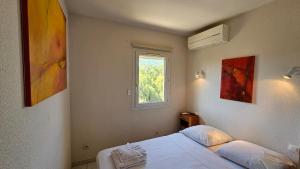 Seaside House for Four with Air Conditioning and Parking