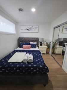 Amaville- The Cozy Cave - Minutes to WEM & YEG