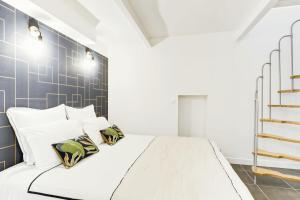 5mn from métro souplex near Montmartre