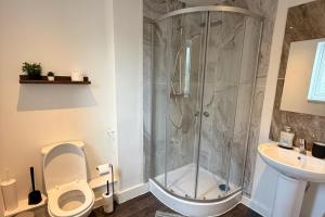 2 Bed - Sleeps 6 - Free Parking