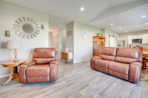 Walk to Moses Lake! Family Home w Fenced Yard