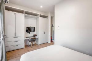 Smart Amenities & Modern Charm – Houston Studio!