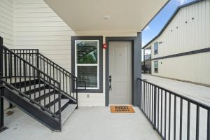 Gated Parking, Near Downtown, Museums, Bayou Trail