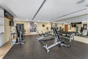 Waves - Modern City Escape 1BR Apt With Balcony