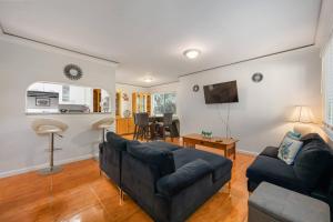 Comfy North Houston Home with Private Courtyard