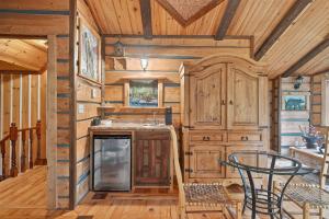 Domaine Rivière Sacacomie Chalets et Bed and Breakfast -Manoir Canergie