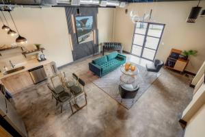 Maltby Motors 2 - Picture Perfect OG Loft near HOU