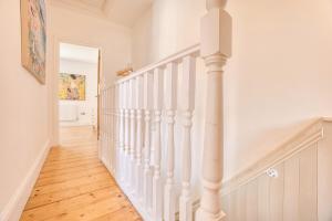 May Cottage - Cosy and Comfortable Stay in Somerset