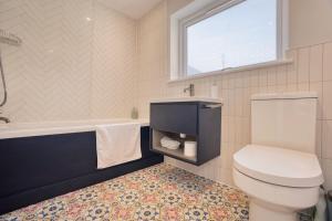 Spacious 3 Bedroom House with Parking in Bridgwater Ideal for Contractors & Group Stays