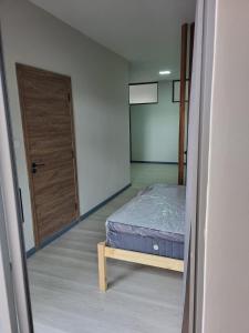 1 bed 9 mins walk from beach