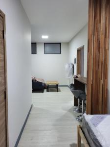 1 bed 9 mins walk from beach