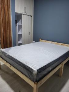 1 bed 9 mins walk from beach