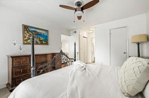 Elegant Hollywood Retreat - Spacious 2BR 2BA Condo with Resort-Style Amenities