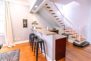 St. Ann Historic Creole Cottage 5 bed-4ba