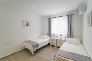 Dazzling Playa Blanca Villa 4 Bedrooms Villa Nagini Sun Terrace Hot Tub