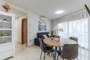 Arenas 12 Roses centre