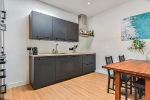 Beautiful house by the sea on A-location