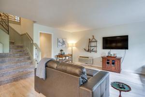 Osage Beach Home Deck, Pool Access