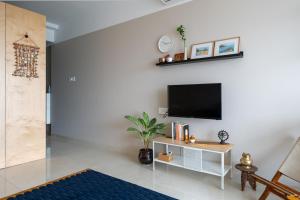 Studio Sama I Curated Studio Apartment with Sunrise View